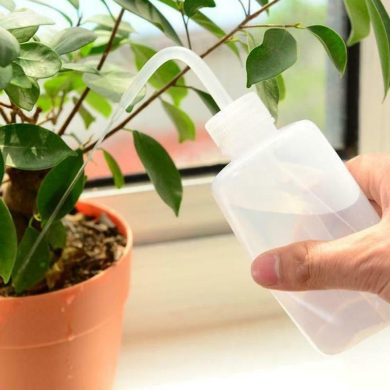Bình Tưới Cây Có Vòi Dài Dung Tích 250 / 500ml
