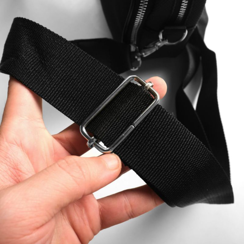 Túi đeo karl mẫu mới giản đơn