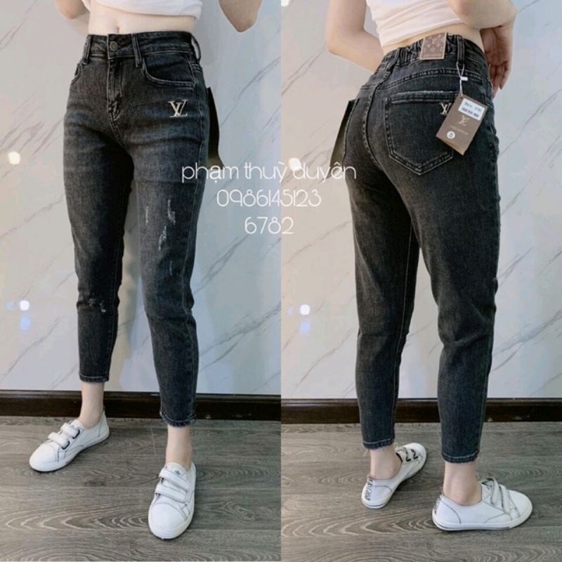 Quần jeans baggy Hàn xuất xịn lưng thun đen khói thêu chữ L.V ống ôm