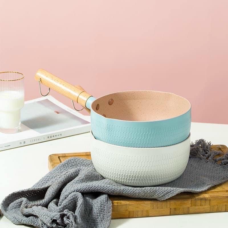 Chảo chống dính đáy lòng sâu có tay cầm cán gỗ chống bỏng size 18cm