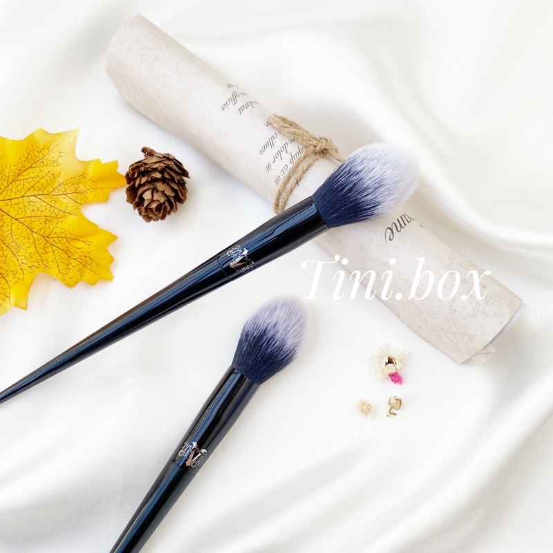 Cọ má hồng Kat Von D4