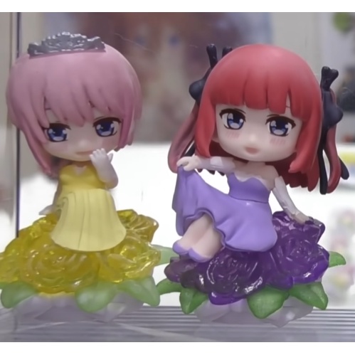 Mô hình Gacha chính hãng Nhà có 5 nàng dâu set ngồi trên hoa - HUG COT không kèm trứng.