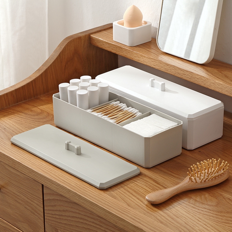 Máy tính để bàn ngăn cách hộp đựng mỹ phẩm và đồ lặt vặt sắp xếp thành hộp đựng đồ. Tăm bông bảo quản chống bụi được thiết kế đơn giản và có ba ngăn.