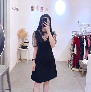 VÁY ĐEN DÁNG A CỔ TAG PHỐI LƯỚI NƠ CỔ