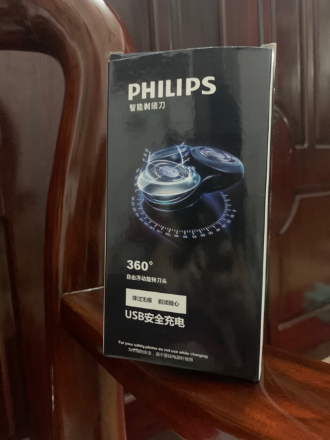 Máy cạo râu Philips 4 in 1