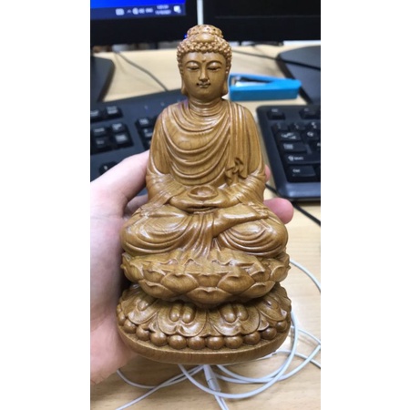 Tượng phật thích ca gỗ bach xanh thơm