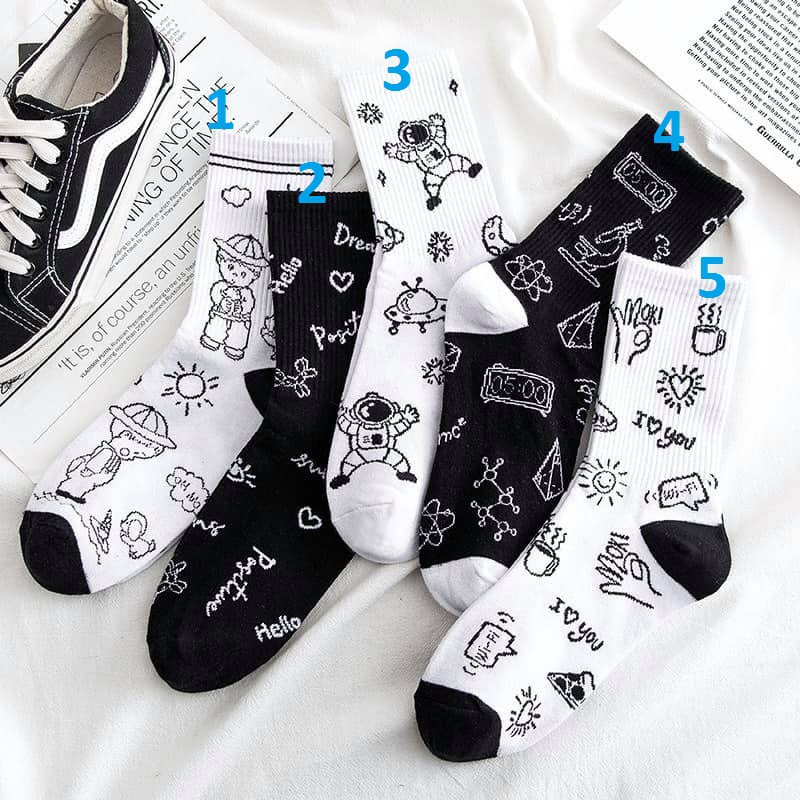 [Mã SKAMCLU8 giảm 10% cho đơn từ 100K] Vớ Cổ Cao Trắng Đen Cartoon
