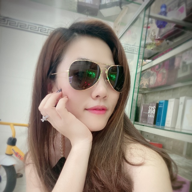 Mắt kính RayBan gập.