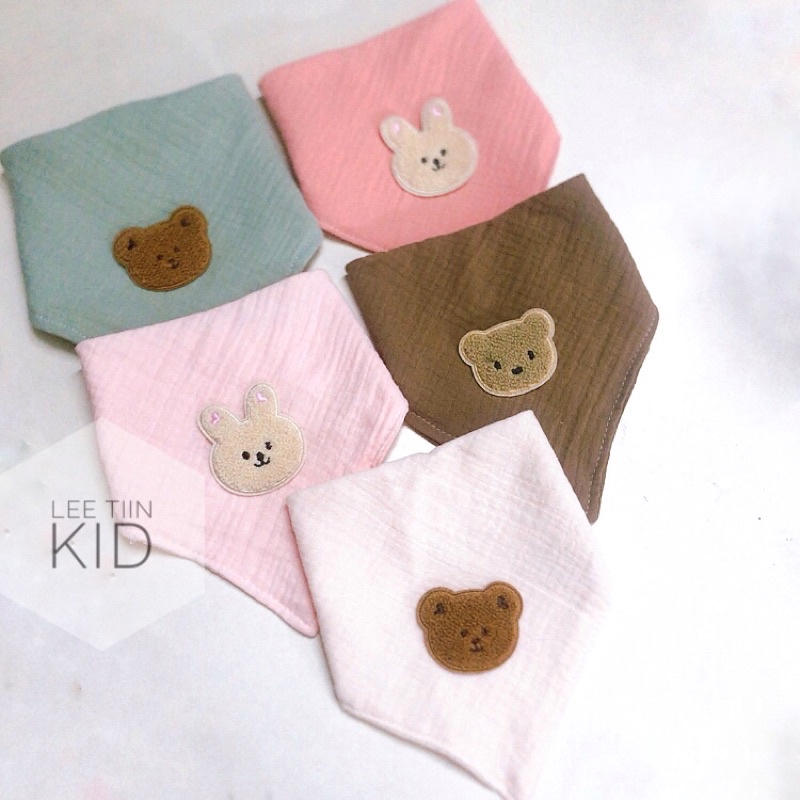 Yếm tam giác xô muslin thêu thỏ gấu cho bé siêu xinh