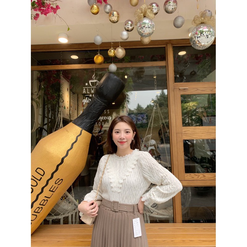 ÁO NHĂN REN V NGỰC