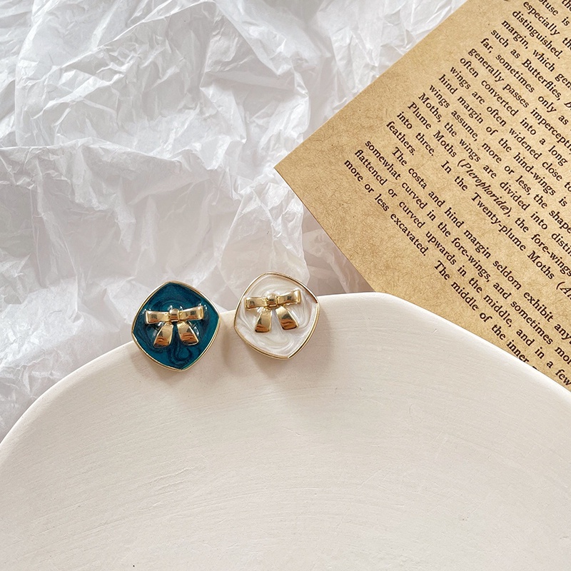 Khuyên tai kẹp không bấm lỗ chốt cố định K181 bằng hợp kim mạ vàng hình vuông đính nơ dáng ngắn Leous Accessories