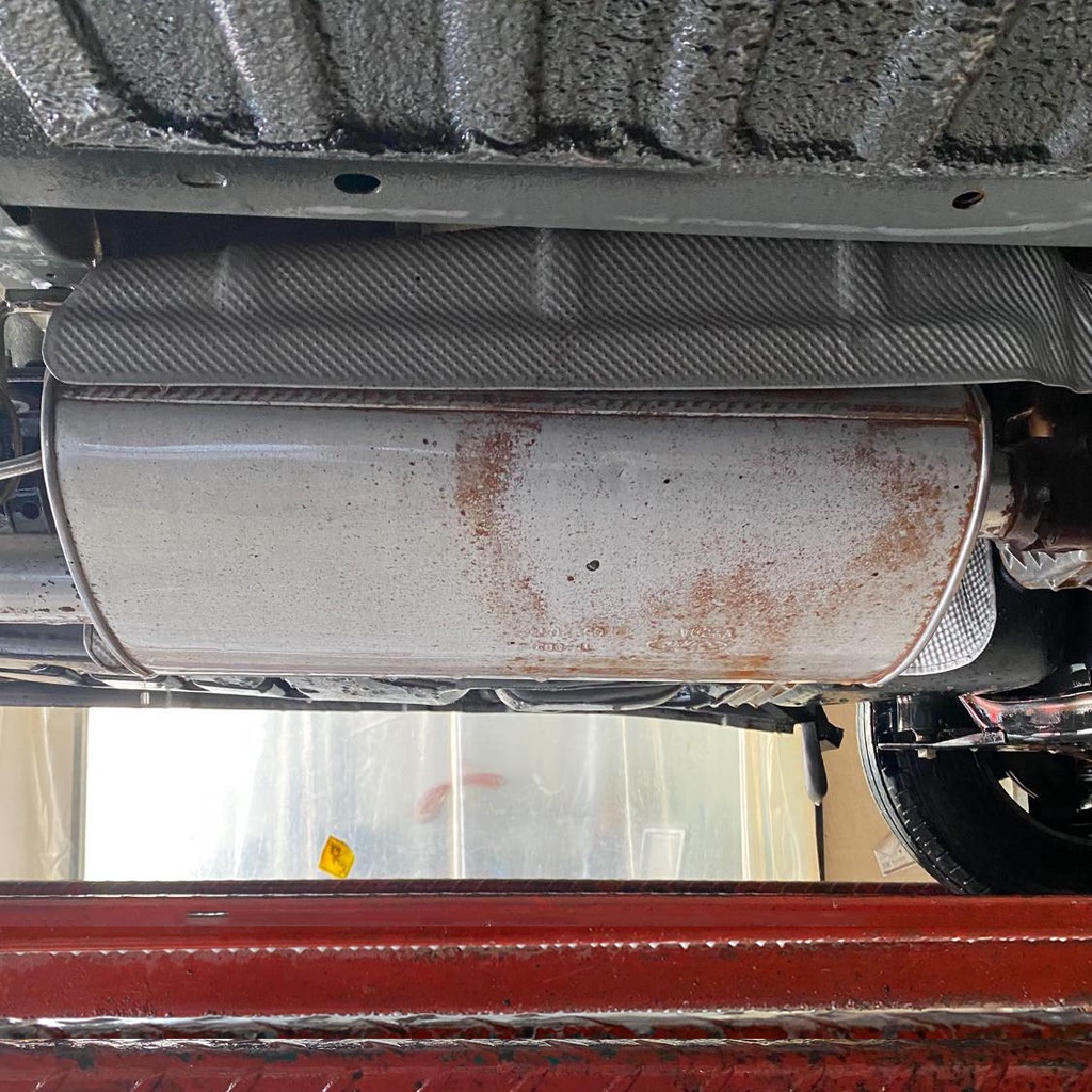 Dung dịch tẩy gầm xe ô tô tẩy rỉ sét, ố bẩn Topco tẩy lốc đầu bò xe máy 5 lít ĐNB