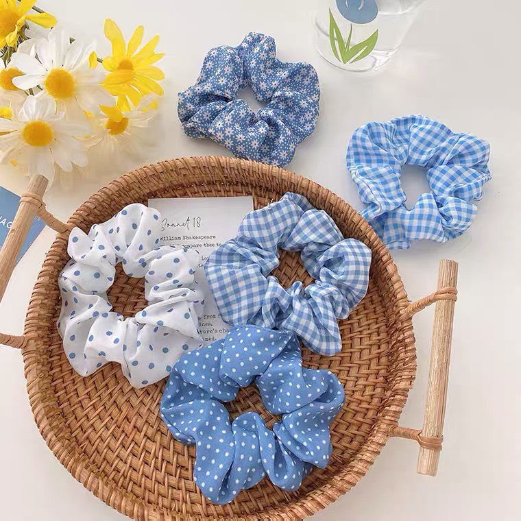 Buộc tóc scrunchies xanh dương nhiều họa tiết