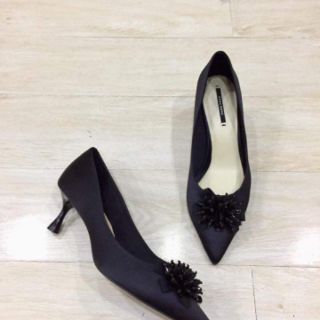 Zara xuất xịn lụa satin đính hạt sang chảnh