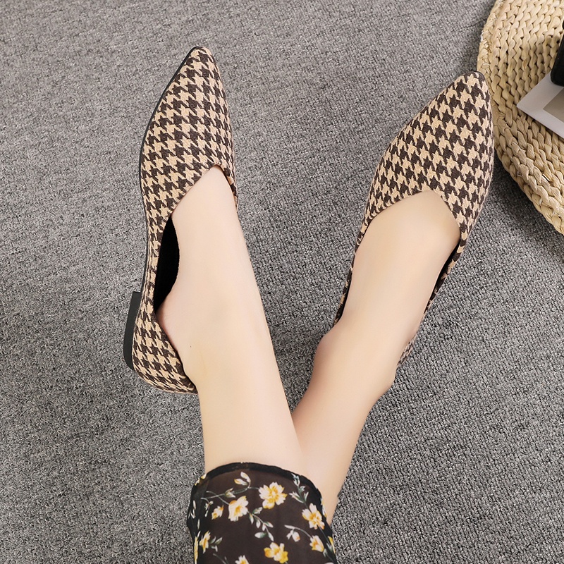 Giày Búp Bê Mũi Nhọn Màu Trắng Đen Size 41 42 43 Thời Trang Công Sở Cho Nữ