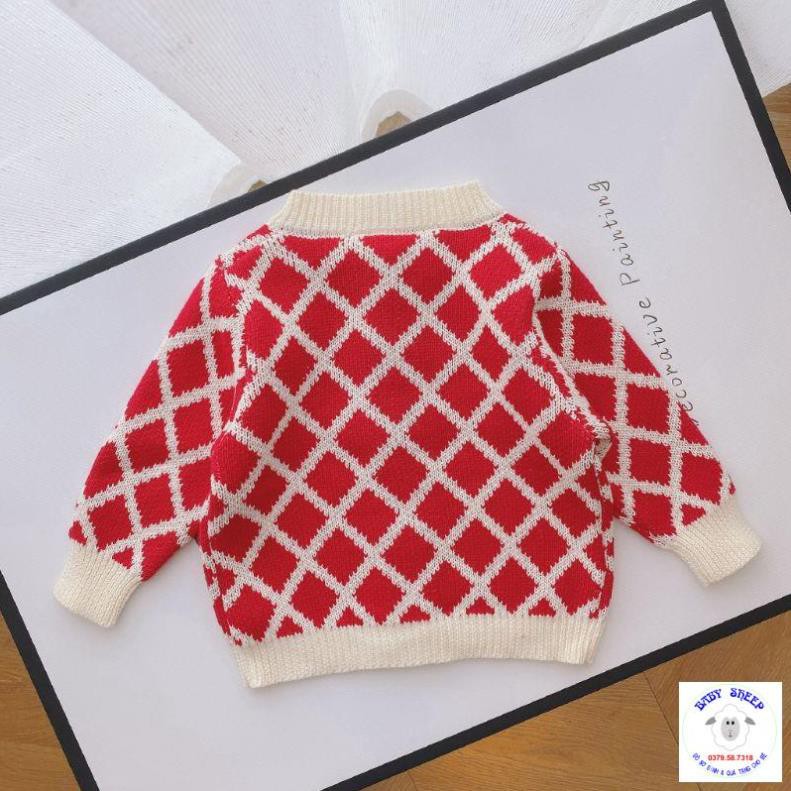 Set yếm và áo khoác len cho bé màu đỏ họa tiết quả trám