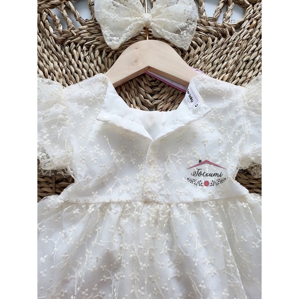 Váy công chúa trắng cổ nơ tay phồng ren cao cấp - Tocxumi