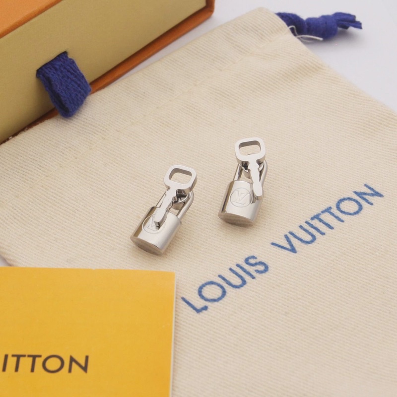 Khuyên tai hình ổ khoá và chìa khoá thương hiệu Louis Vuitton LV cao cấp hàng vip 1-1