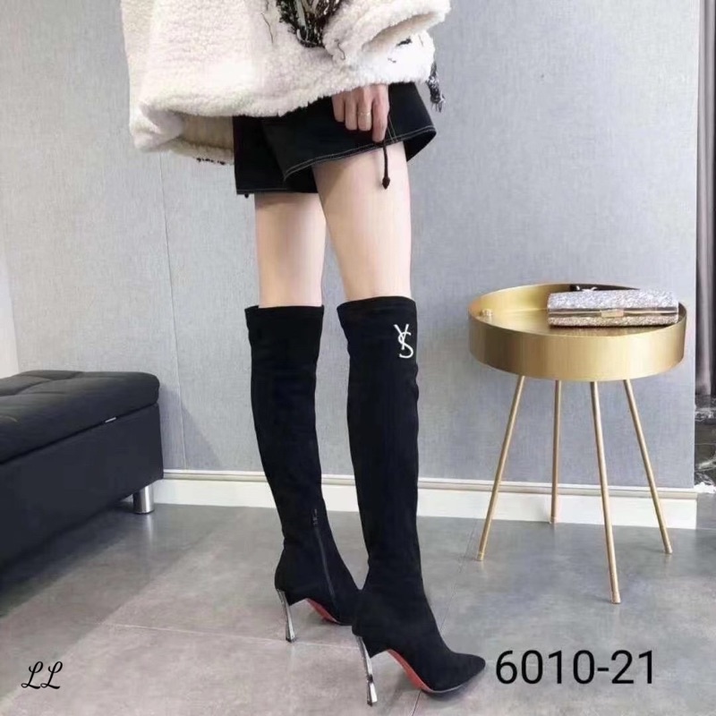 Boot đùi da lộn  gót kim loại đính đá