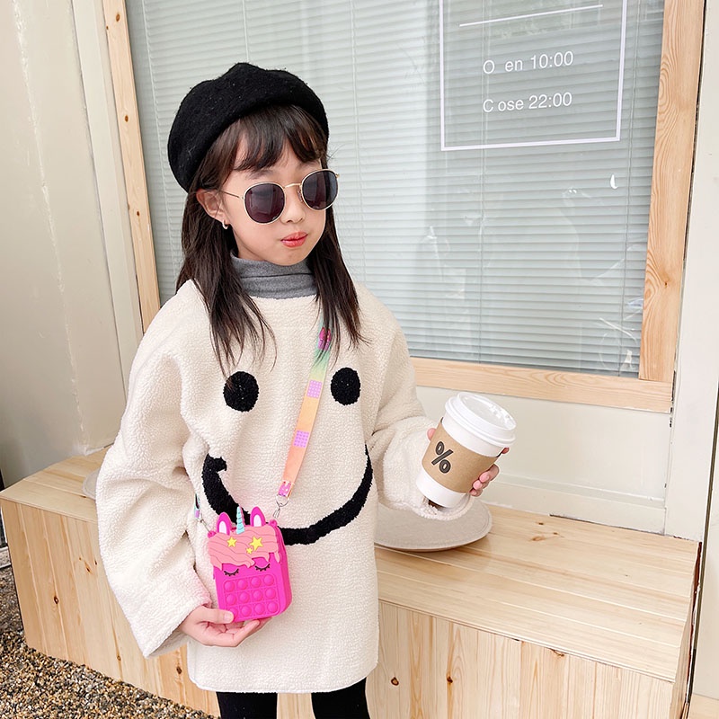 Túi đeo chéo thiết kế kỳ lân hoạt hình kiểu đồ chơi nhấn bóng khí pop it silicone đáng yêu dành cho bé gái