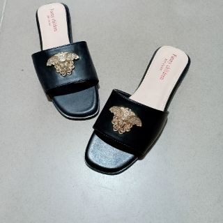 Dép lê versace