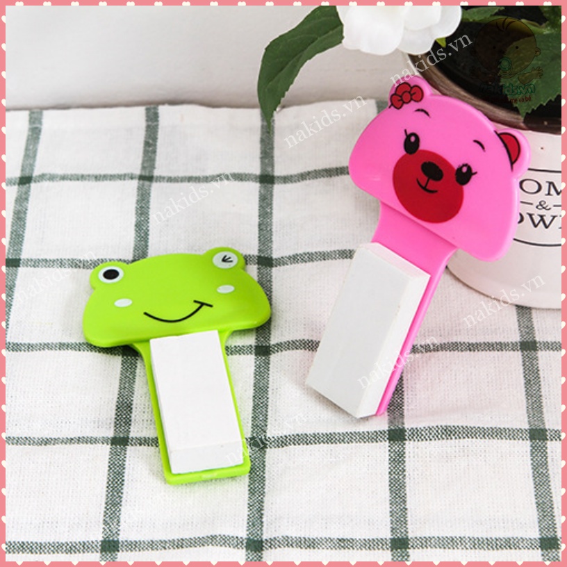 Miếng Nhựa Lật Nắp Bồn Cầu, Miếng Gạt Nắp WC Hình Thú Tránh Vi Khuẩn Tay