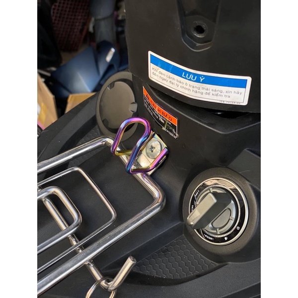 Móc chữ u  7màu/ titan gắn xe máy - đồ chơi xe máy