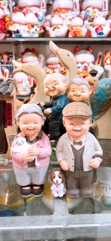 Tượng ông bà lão