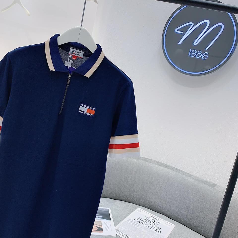 VÁY POLO CỔ KHÓA KẺ ĐỎ CHO NỮ