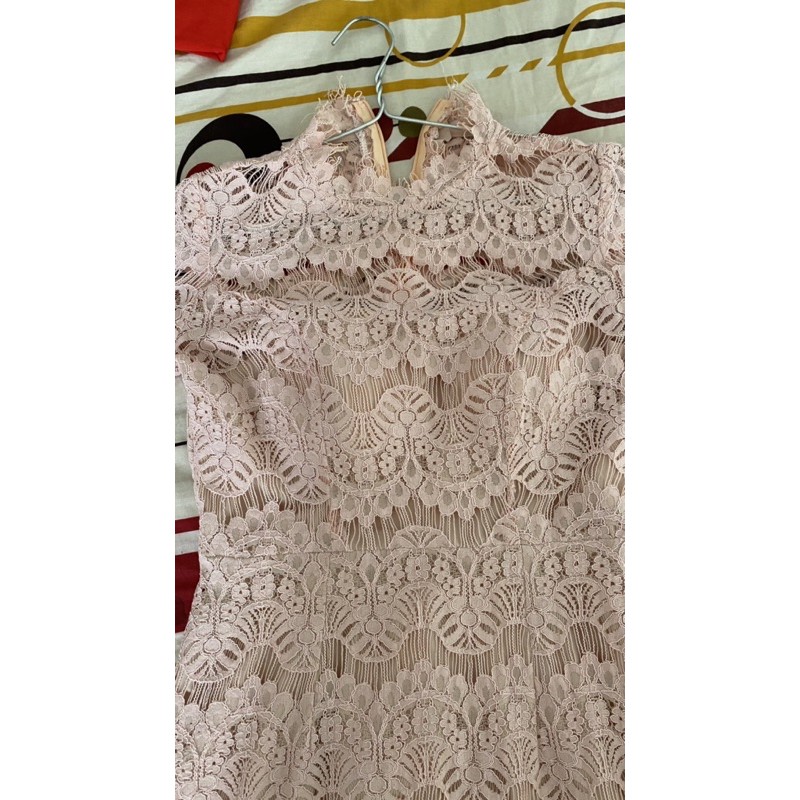 Thanh lý đầm ren hồng