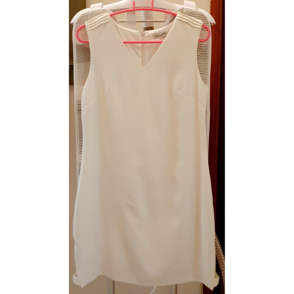 Đầm thương hiệu Hnoss Fashion màu trắng kem