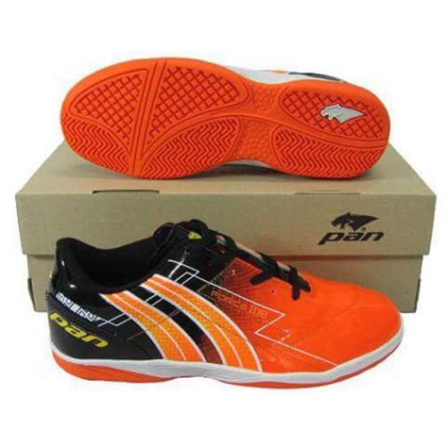 Giày bóng đá futsal