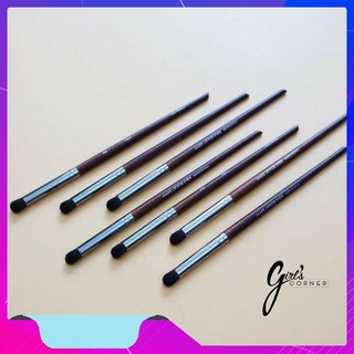Cọ nhấn đuôi mắt Make Up Forever 216