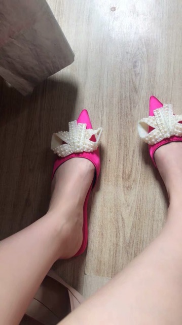 Sục satin nơ đá