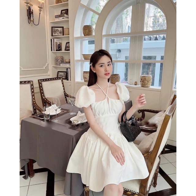 Đầm trắng trễ vai chíp tùng xinh xắn