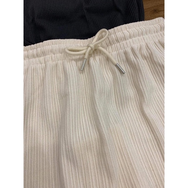 Chân váy nhung trắng kem