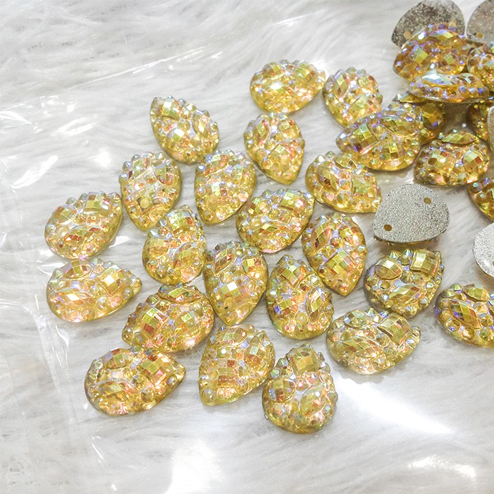 Hạt đá 3D kết áo hình giọt nước vàng lấp lánh size 1.4cm