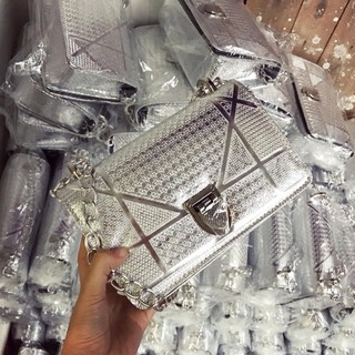 (TẶNG TÚI GẤM ĐỎ MAY MẮN hoặc VÒNG TAY CHỈ ĐỎ MAY MẮN)Túi xách nữ DRM bạc khóa sập