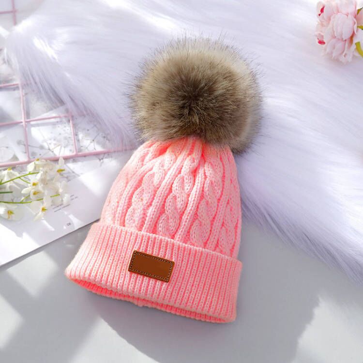 Mũ len màu trơn có gắn bóng bằng bông mịn cho trẻ em xinh xắn
