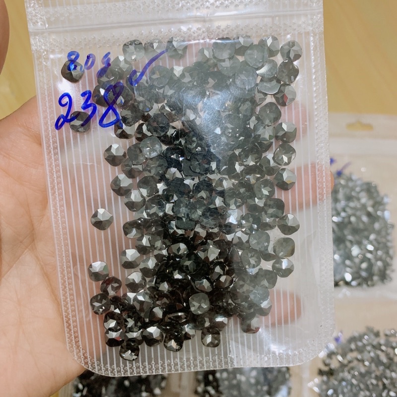 Đá khối chân nhọn đen mix hình (set 100 viên) - LanChiNail