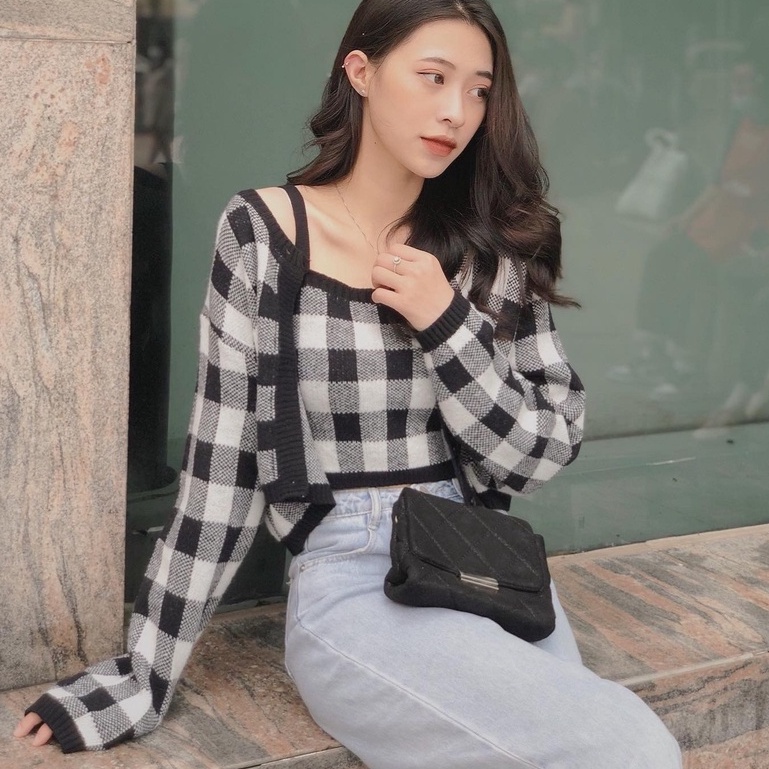 Set Đồ Nữ Gồm Cardigan Len Croptop Kèm Áo 2 Dây Họa Tiết Kẻ