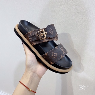 DÉP LÊ LV 2 QUAI ĐẾ BÁNH MÌ