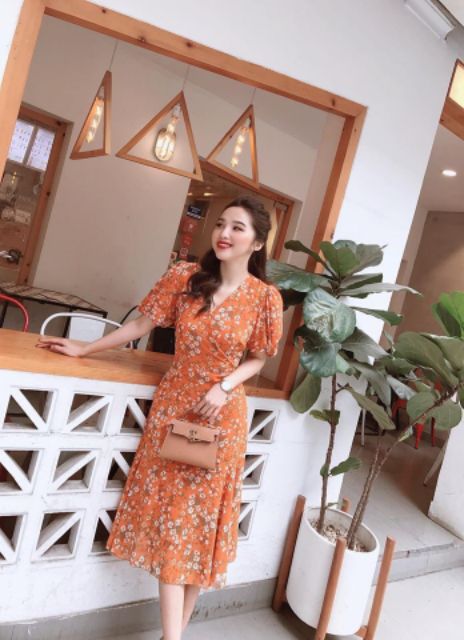 Đầm hoa đắp chéo