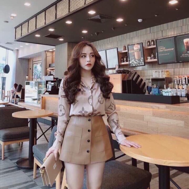 [Mã WASKT410K giảm 10K đơn 50K] Áo sơ mi lụa hoạ tiết chữ L