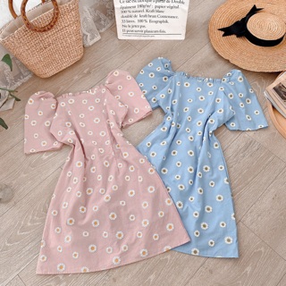 Đầm hoa cúc cổ vuông xếp ly