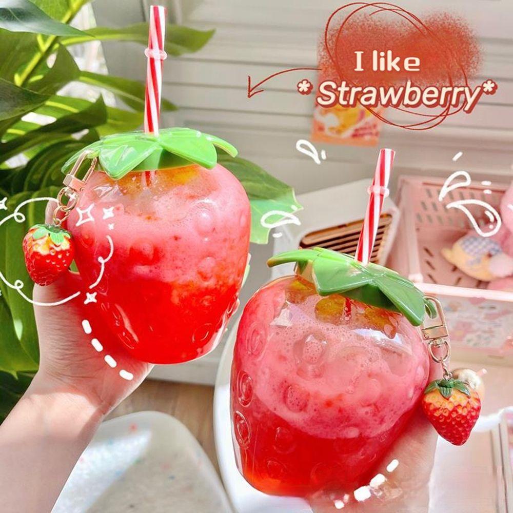 Bình Nước Nhựa 500ml Kèm Ống Hút Họa Tiết Dâu Tây Dễ Thương