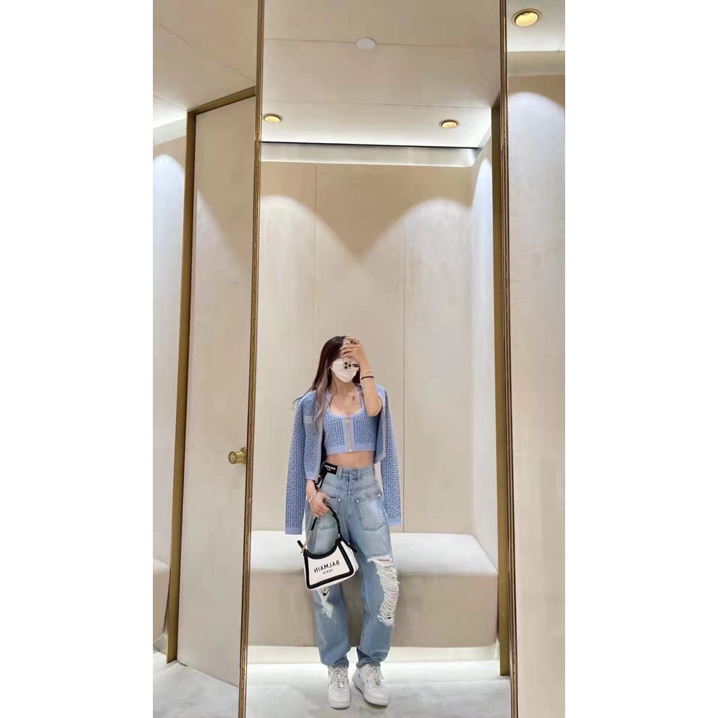 Áo khoác nữ dài tay Balmain, hoạ tiết dập nổi độc đáo