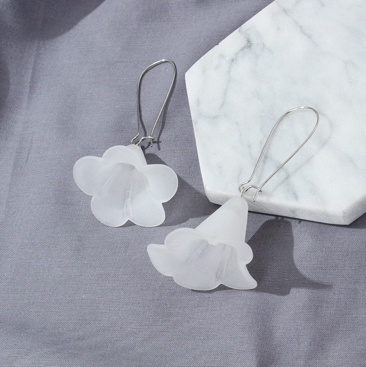 [White Collection] Simple flower fringed earrings Korean version personality long geometric wild petal earrings