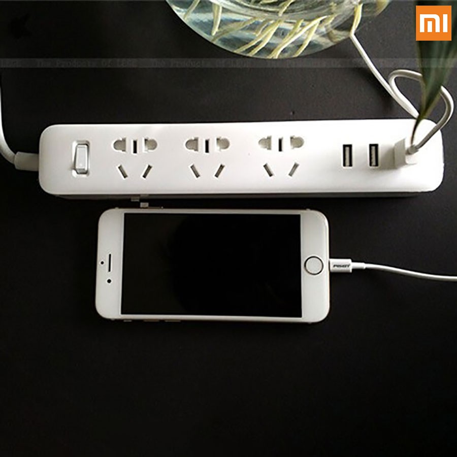 Ổ cắm điện kéo dài xiaomi power strip tích hợp 3 cổng sạc usb và 3 ổ cắm.