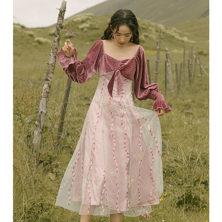 BUTTERFLY Đầm Nhung Tím Thêu Họa Tiết Bướm Thời Trang Nữ Tính | BigBuy360 - bigbuy360.vn